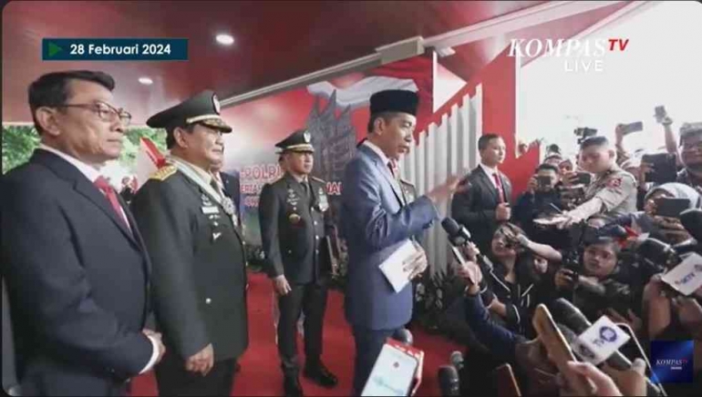 Presiden Jokowi saat memberikan keterangan pers setelah pemberian gelar jenderal kehormatan kepada Prabowo (Kompas TV, 28 Februari 2024)