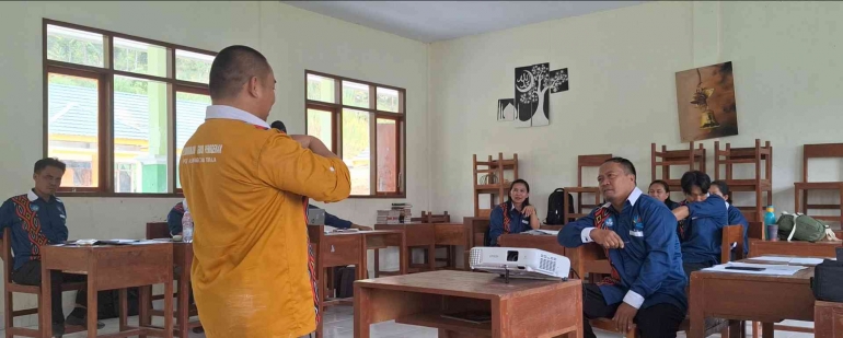 Sesi berbagi tata cara supervisi kelas bersama calon Guru Penggerak di Tana Toraja. Sumber: dokumentasi pribadi.