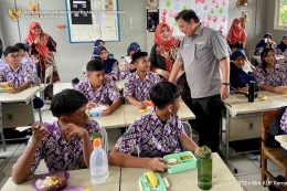 Menko Perekonomian Airlangga Hartarto memenuhi undangan Pemkab Tangerang Terkait Simulasi Makan Siang Gratis (Sumber: ekon.go.id via Kompas.com)