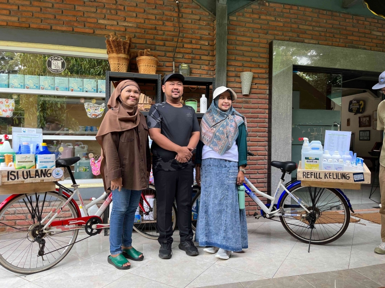 Bupati Gresik Fandi Akhmad Yani (tengah) dalam Aksi Brantas Community-Foto: Dokumentasi Ecoton