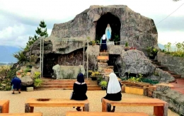 Gua Maria Dolok Nagok di Palipi, Samosir (Foto: Managamtua Simbolon)