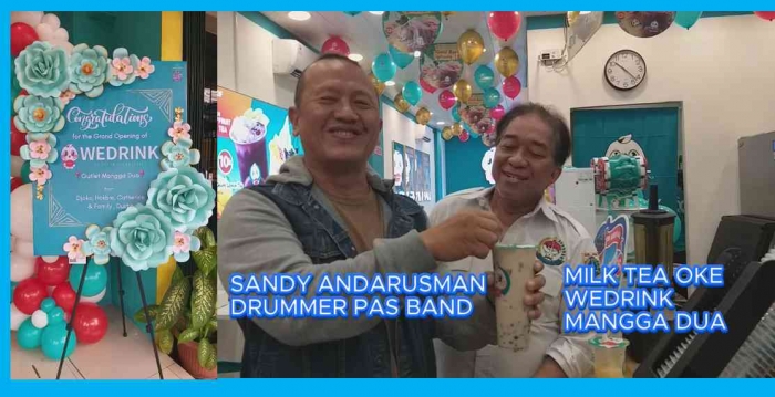 Sandy drummer Pas Band dengan milk tea favoritnya. Foto: Isson Khairul