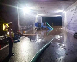Pemompaan Underpass tol atasi banjir (Sumber : TMC Polda Metro Jaya)