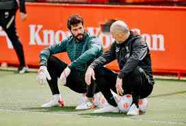 Alisson dan Claudio Taffarel (Liverpoolfc.com)