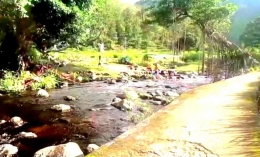 Sungai Sitapigagan di Desa Bonandolok, Sianjurmula-mula, Samosir. Habitat ideal ihan untuk konservasi in situ (Foto: YouTube Samosir Vision)