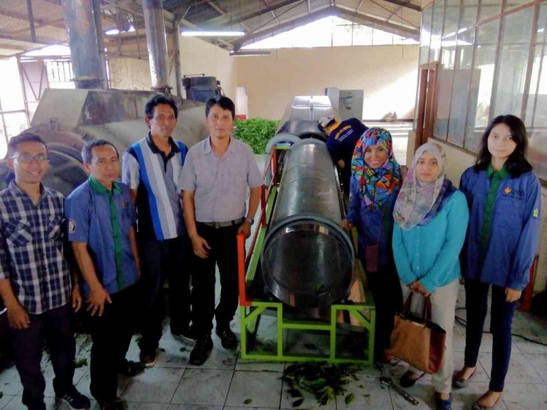 Tim peneliti bersama mitra industri teh/dokpri