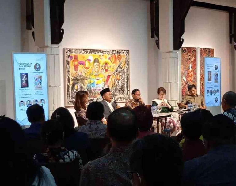 Sesi diskusi pada peluncuran buku Budiman Tanuredjo. Sumber pribadi (Nur Taufik). Bentara Budaya.