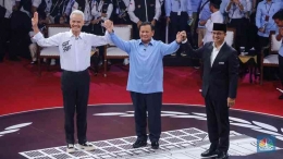 Capres saling bergandengan tangan pasca debat capres pertama (Sumber :CNBC Indonesia)