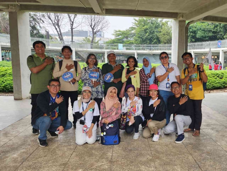 Sepuluh awak Kopaja71 bersama Sebumi dan Transjakarta selaku penyelenggara 