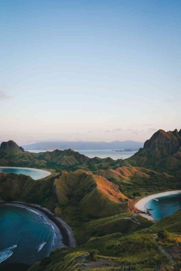 Ilustrasi Tempat Wisata (Sumber : https://unsplash.com/s/photos/pulau-komodo)