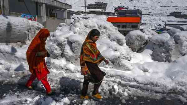 https://cdn.saudigazette.com.sa/article/640924/World/Asia/At-least-35-die-as-surprise-snowfall-and-heavy-rains-hit-Pakistan