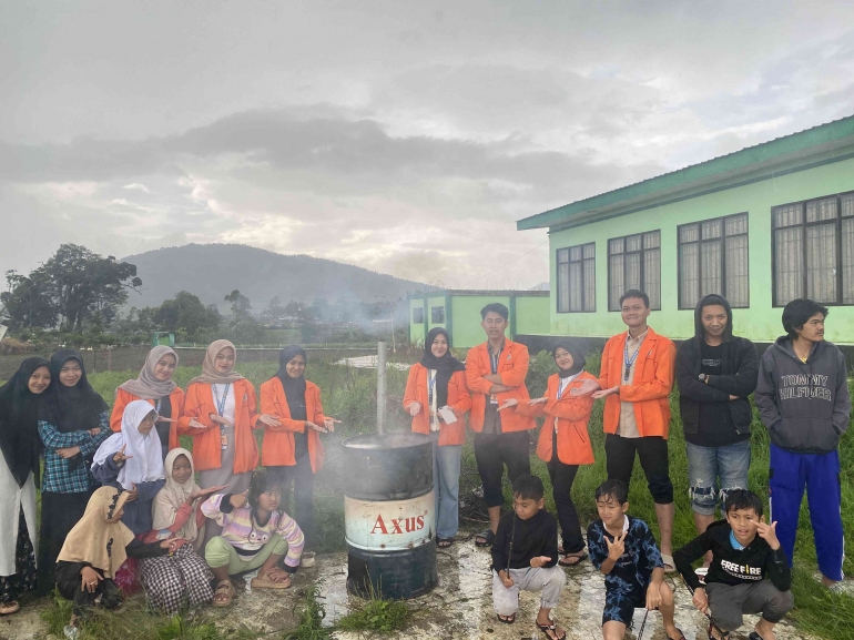 Pengelolaan Sampah Dengan Tempat Pembakaran Minim Asap Oleh Mahasiswa KKN UAD di Dusun Bakal Buntu, dokpri 