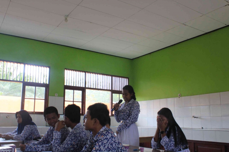 Foto ketika  sesi tanya jawab antara siswa dengan pemateri. Sumber: SMP Indah Makmur. 