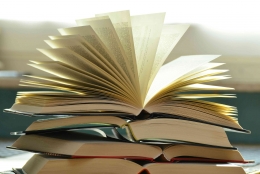 Buku yang terbuka/Foto oleh Pixabay/Sumber: https://www.pexels.com