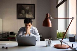  Pekerja introvert juga punya kesempatan memiliki karir cemerlang di tempat kerja | Ilustrasi gambar: freepik.com 
