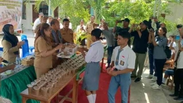 SMAN 11 Kota Kupang luncurkan program makan siang gratis bagi siswa. Penggunaan Dana BOS sebagai sumber pembiayaan makan siang gratis/liputan6.com