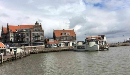 Tempat pelelangan ikan di Marina, Visafslag, Volendam. Sumber gambar dokumen pribadi.
