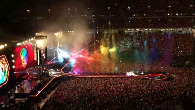 Ilustrasi Konser Coldplay bertajuk A Head Full of Dreams di National Stadium, Singapura (Sumber: Kompas.id/Dwi As Setianingsih via Kompas.TV)