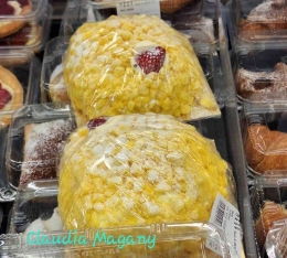 Kue Mimosa yang ikut meramaikan hari Perempuan di Italia, foto dokumen pribadi Claudia Magany