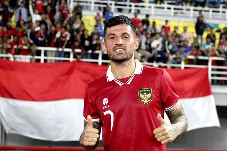 Stefano Lilipaly usai laga melawan Turkmenistan di GBT, Surabaya (8/9/2023). Sumber : bola.kompas.com