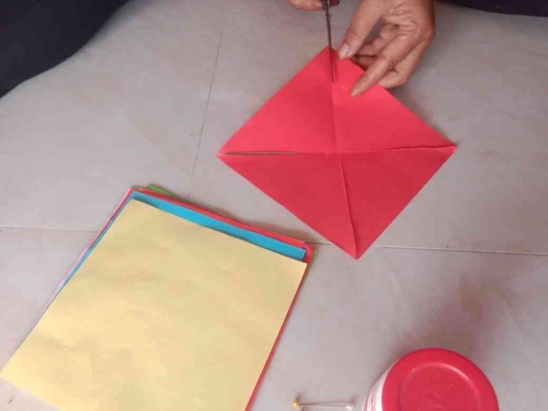 Menggunting Kertas Origami/dokpri