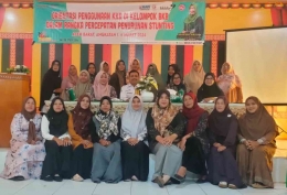 Foto bersama kegiatan orientasi penggunaan Kartu Kembang Anak  di Aceh Barat (foto dokumentasi pribadi)