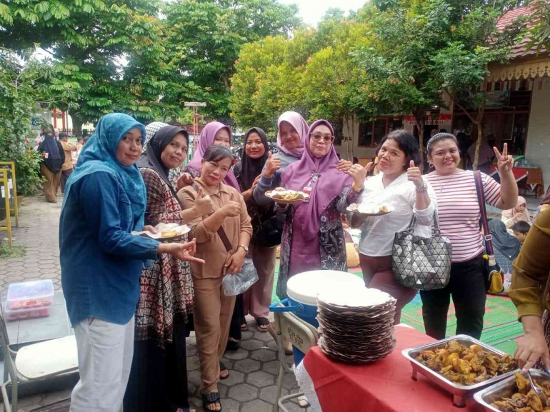 Kegiatan makan bersama mengundang seluruh wali murid termasuk yang non-muslim dilaksanakan pada Rabu, 7 Maret 2024. (foto Akbar Pitopang)