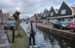 Salah satu kanal di Volendam, Belanda. Sumber gambar dokumen pribadi
