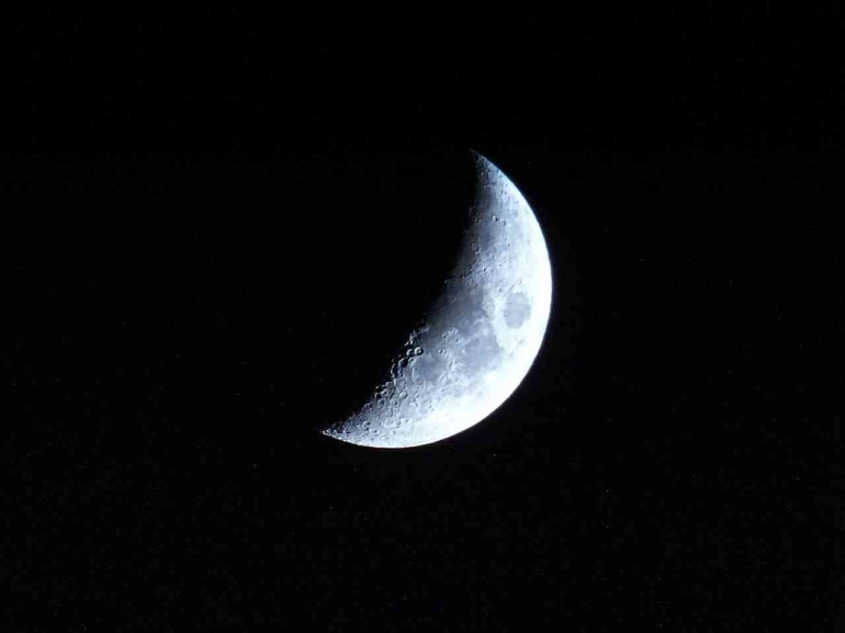 Photo by SevenStorm JUHASZIMRUS: https://www.pexels.com/photo/photograph-of-moon-399973/
