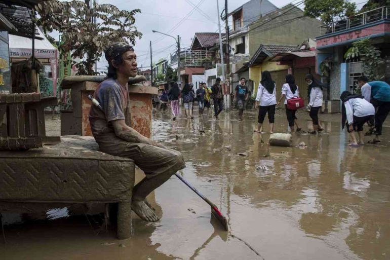 Ilustrasi - Banjir semata kaki di kawasan Pondok Gede Permai, Jati Asih, Bekasi, Jabar (2/1/2020). (Foto: kompas.com - KOMPAS.com/M ZAENUDDIN)