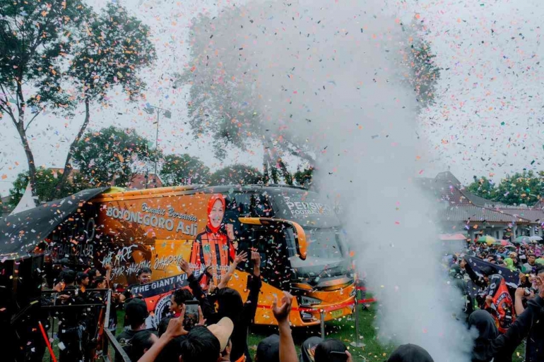 Bus baru bagi Persibo Bojonegoro menghadapi putaran Liga 3 Nasional (Foto : Dok.Persibo)