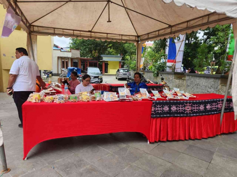 Pasar Pangan Lokal Ambon (Dishoot oleh Tri Girl)