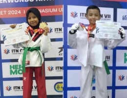 Dua Taekwondoin SD Plus Al Ghifari, Nazwa (kiri) dan Khiar (kanan) Raih Emas dan Perak di ITN Open VII (Foto: Dokpri)