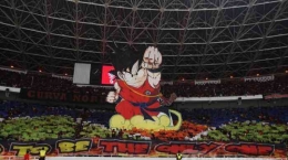 Karakter Goku kecil terpampag besar di SUGBK saat laga Persija versus Persebaya (30/7/23). Sumber: www.jabar.tribunnews.com