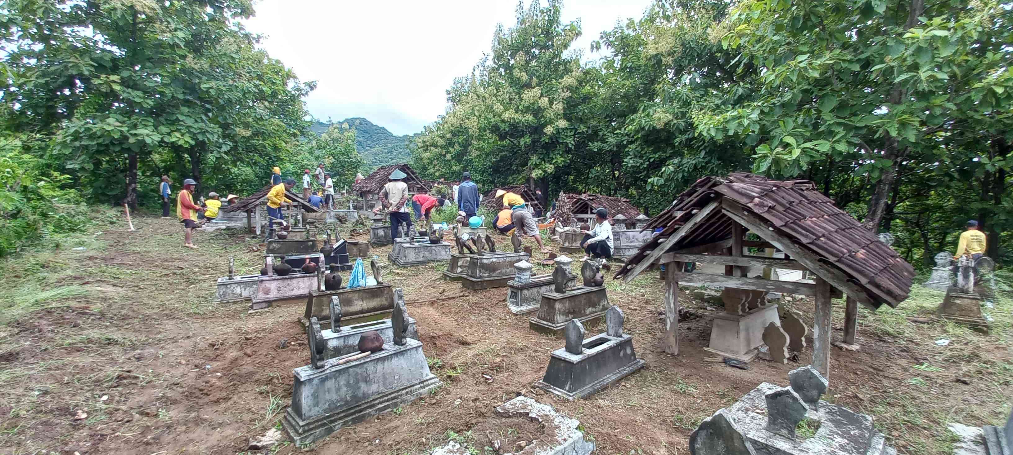 Tampak Makam setelah dibersihkan (Foto Pribadi)