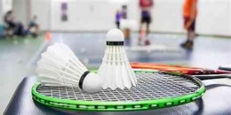 Olahraga kegemaran badminton dapat dilakukan setelah teman-teman msulim menjalani sholat tarawih (dok foto: coolwapaers.me)