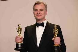 Piala Oscar pertama Nolan. Sumber: getty images (John Shearer)