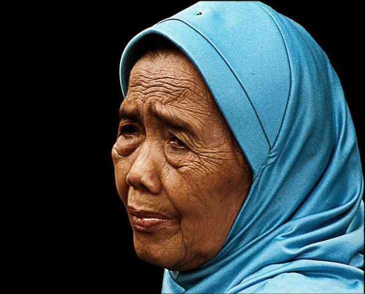 Ibu selalu berdoa dan bekerja (dok foto: minanews.net)