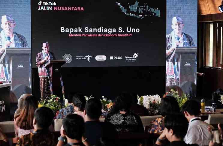 Saat Para Ibu di Labuan Bajo Teriak Susahnya Jaringan Internet di Desa Wisata kepada Sandiaga Uno (kompas.com) 