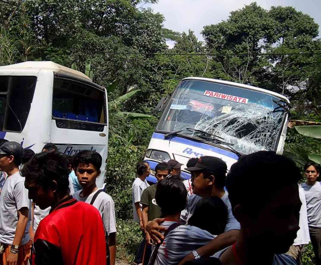 Bus di bibir jurang/Foto: dokpri Hermard