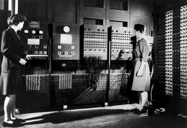 Komputer ENIAC, salah satu komputer elektronik pertama di dunia. (sumber: Computer History Museum)