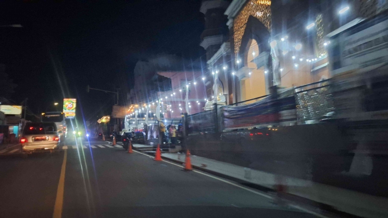 Suasana mesjid raya Makale, Tana Toraja malam ini. Sumber: dokumentasi pribadi
