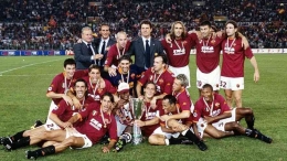 Skuad AS Roma 2001 (Foto: asroma.com)