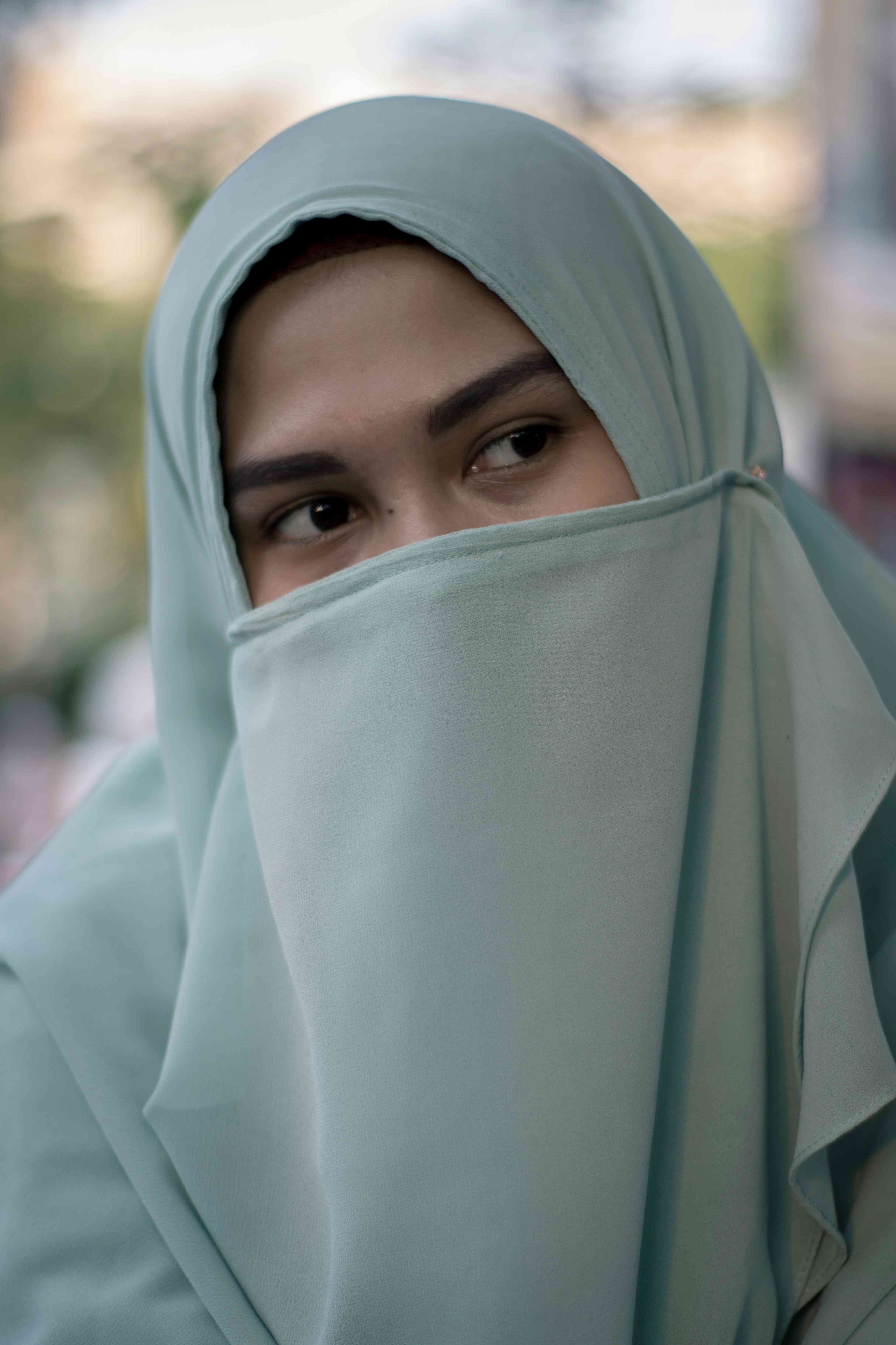 Semerbak Surgawi: Keindahan wanita berhijab - Atanshoo (Andri Onet on Unsplash)