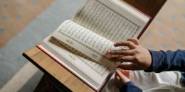 Membaca Al Quran, Sumber [Dream.co.id]