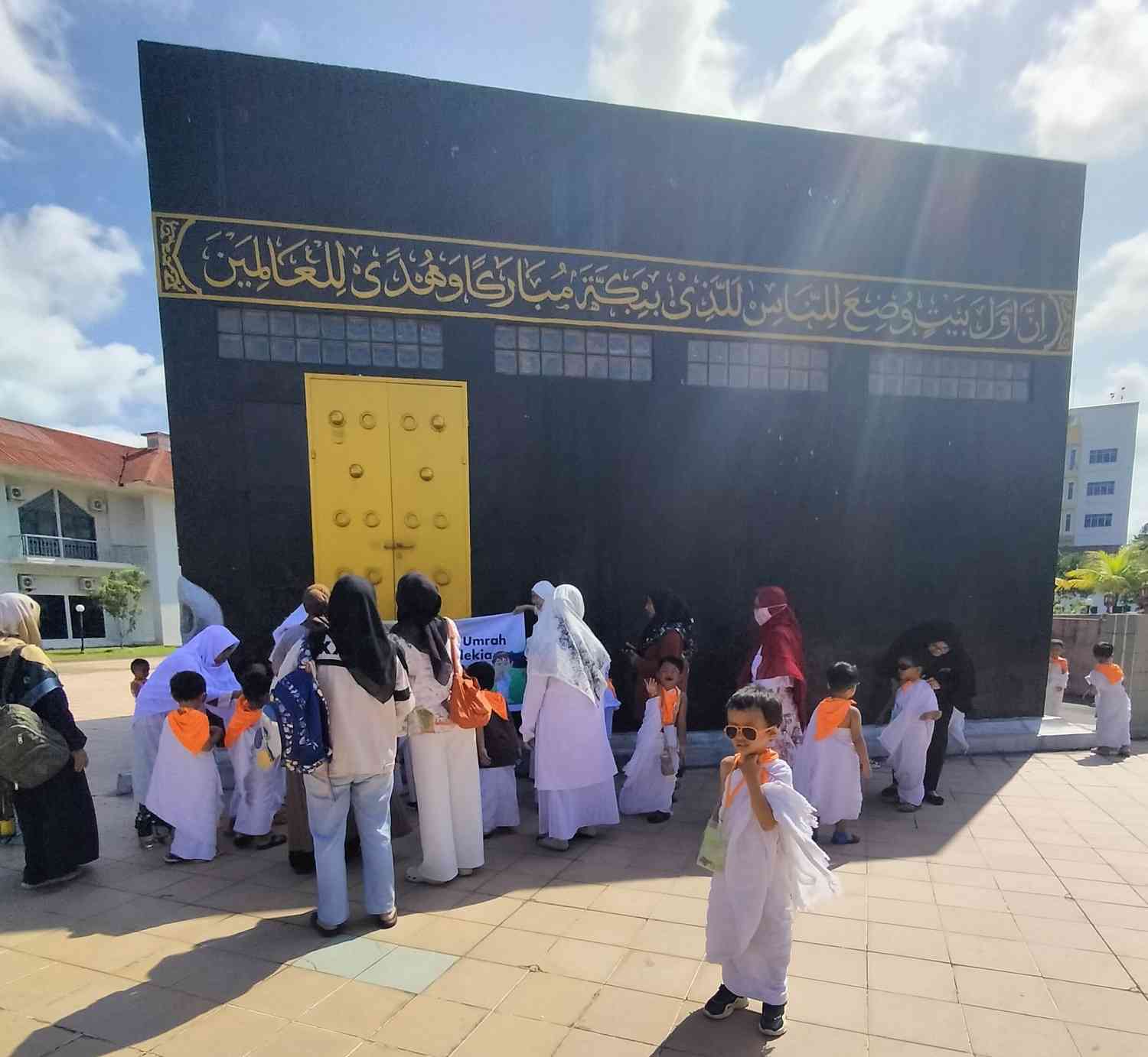 Memberi pengertian mengani ibadah wajib dan sunah. | Foto Dokumentasi Pribadi.