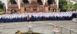 Ilustrasi: Pembelajaran P5, dengan mengunjungi Masjid Wali, Loram Kulon, Kudus, Jawa Tengah, untuk mempelajari tradisi Ampyang. (Dokumentasi pribadi)