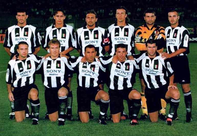 Skuad Juventus 1998 (foto: wikipedia)