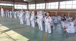 Ilustrasi Siswa SD Plus Al Ghifari berlatih Taekwondo di Sport Center Al Ghifari sebelum Kejuaraan ITN Open VII (Foto: Dokpri)