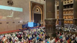 Sholat Tarawih di Masjid Istiqlal malam pertama Ramadhan (foto: Humas Masjid Istiqlal Jakarta)